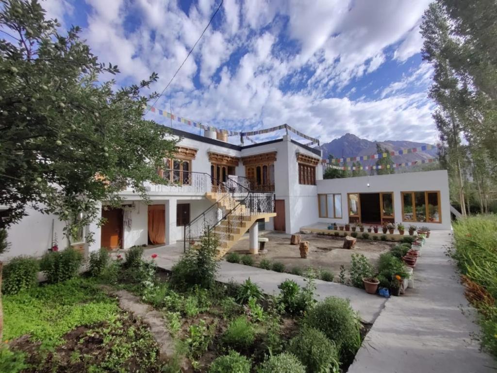 Sernang Homestay Hundar Екстер'єр фото